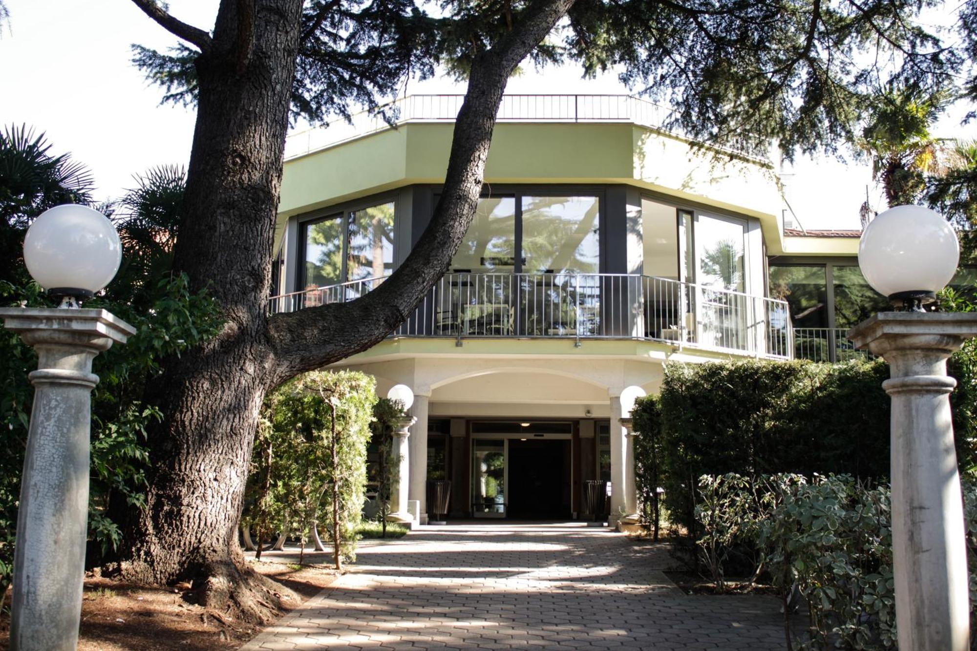 Floramare Health Resort Izola Exterior photo